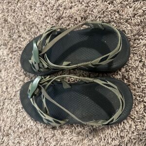 Well Loved Size 7 Green and Black Chaco Clouds